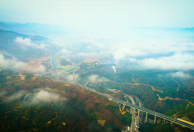 廣西交通投資集團(tuán)隆林委樂至革步高速公路一期工程隆林東互通至新洲河3-4號橋.jpg