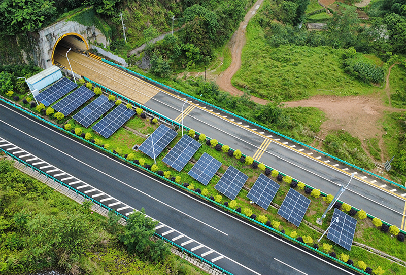 龍邦至靖西高速公路蕾廣隧道分布式光伏電站.jpg