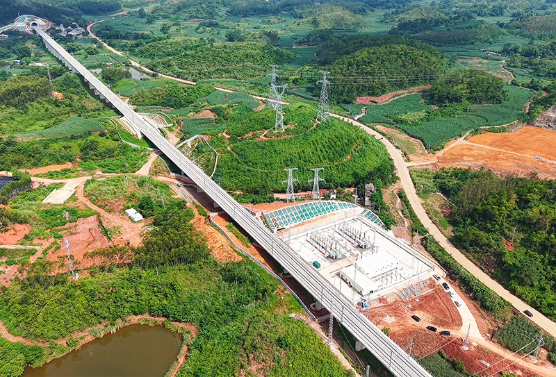 南憑高鐵崇憑段龍旺牽引變電所全景.jpg