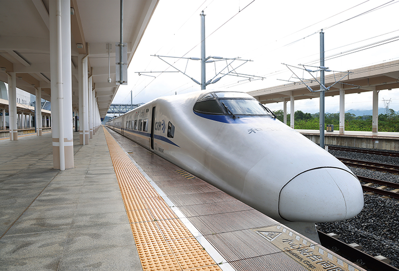 首趟滿圖試運(yùn)行列車在崇左南站整裝待發(fā)。陸玉榮 攝.jpg